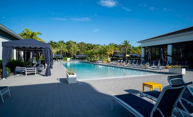 Building Photo - 17081 Five Waters Ave