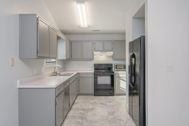 Building Photo - 4253 Antioch Rd