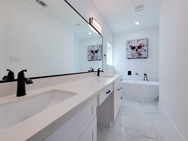 Building Photo - 5019 Creekmont Dr