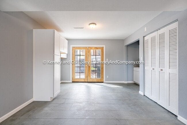 Building Photo - 1421 Querida Dr