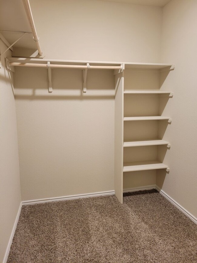 Building Photo - BEAUTIFUL YOWELL RANCH HOME!