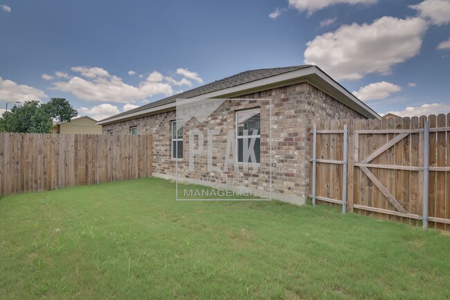 Building Photo - NEW YEAR, NEW HOME! DON'T MISS $500 OFF TH...