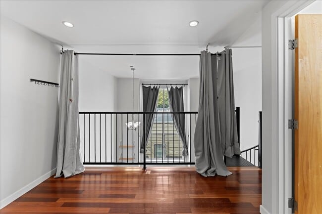 Building Photo - 108 Langton St
