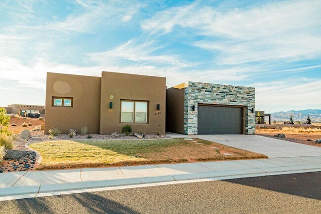 Building Photo - 3226 Hideaway Pl