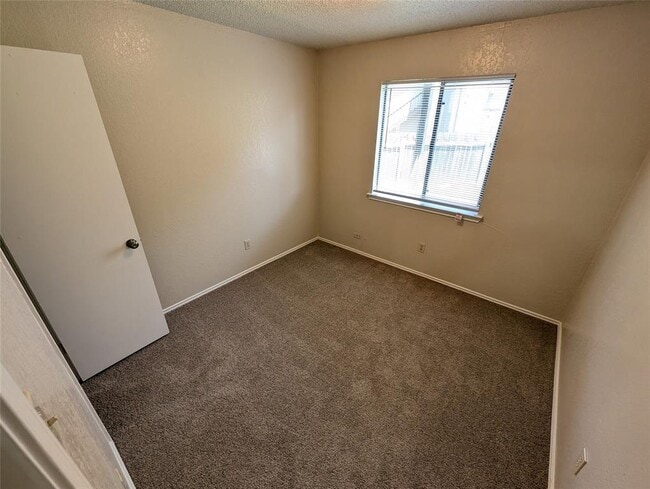 Building Photo - 400 Rawhide Loop