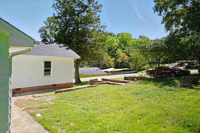 Building Photo - Four Bedroom Home!