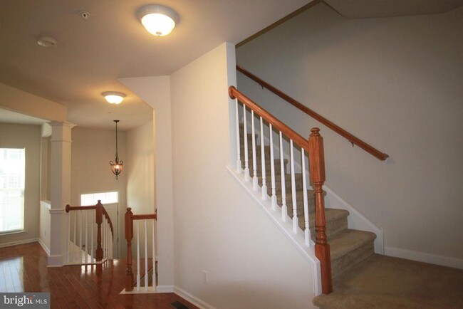 Building Photo - 515 Ellison Dr