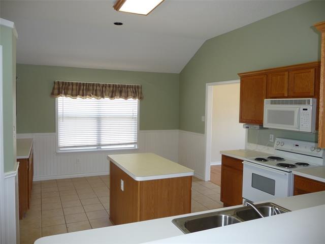 Building Photo - 5601 Tulip Dr