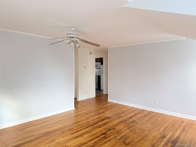 Building Photo - 6 Oakland Ct