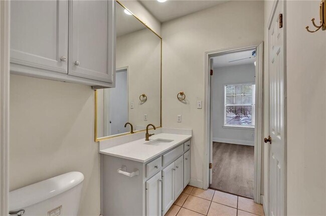 Building Photo - 2100 San Gabriel St