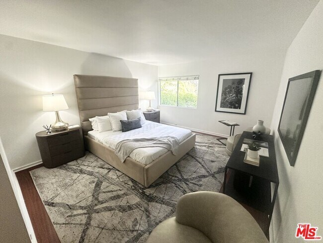 Building Photo - 330 S Barrington Ave