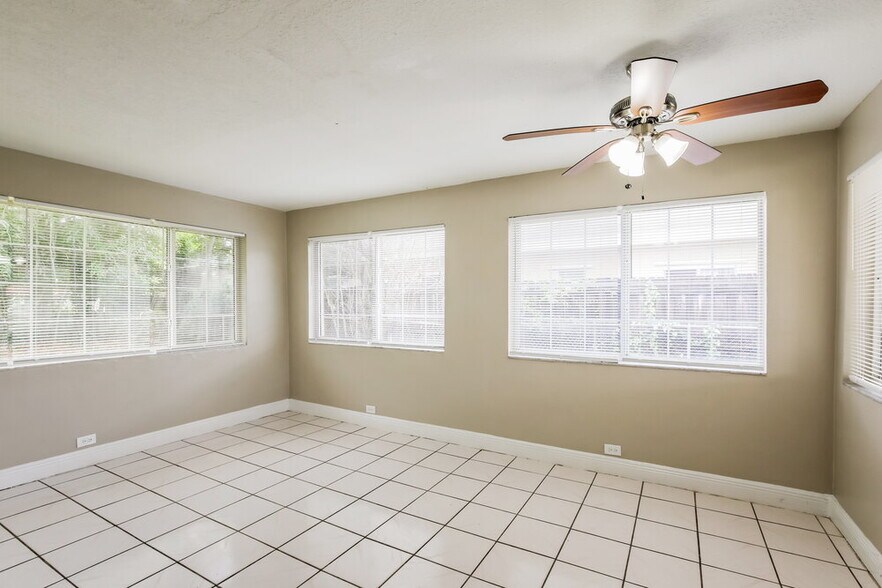 Building Photo - 1100 NW 143rd St