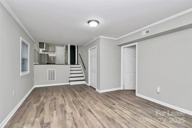 Building Photo - 911 Bannister Pl