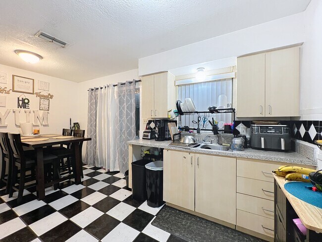 Building Photo - 272 Florida Pkwy