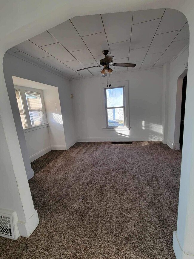 Building Photo - Charming 3 Bedroom Home Rent Ready