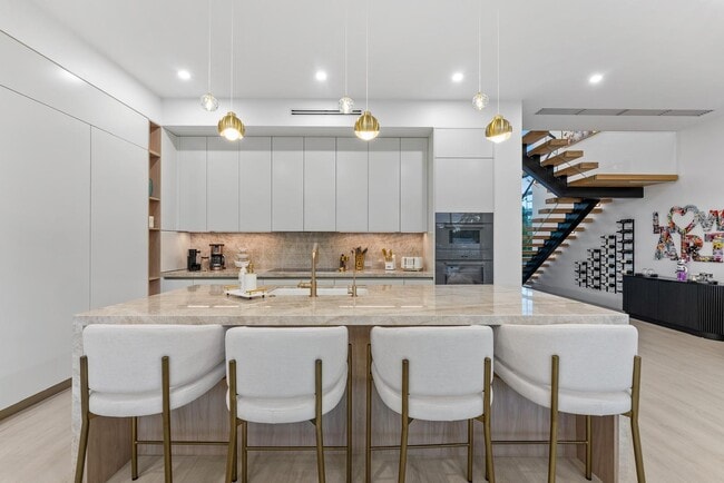 Building Photo - 220 S Swinton Ave