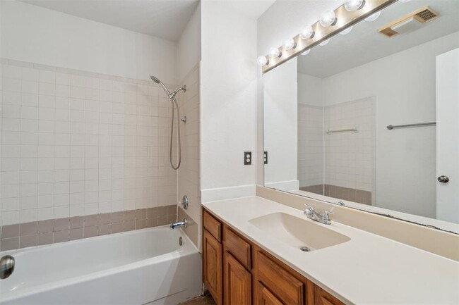 Building Photo - 727 Rockridge Cir
