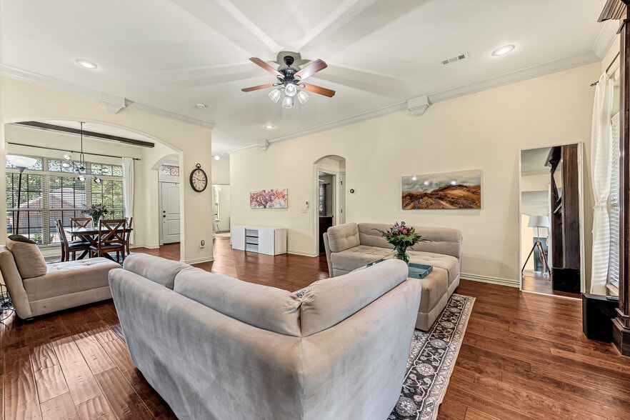 Building Photo - 3400 SW Briar Creek Ave