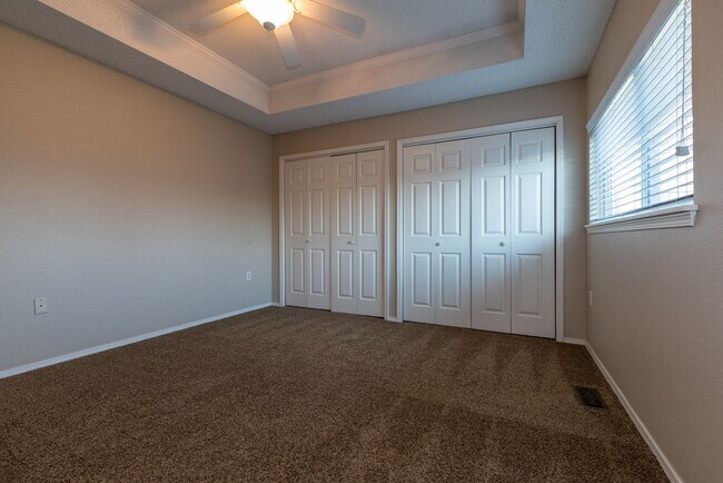 Building Photo - Beautiful  3 Bedroom, 2.5 Bath Condo in Canterbury!