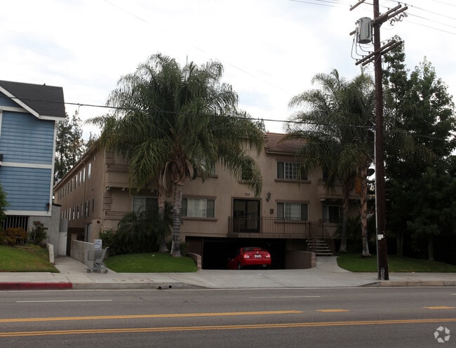 Building Photo - Gold One Apartments Gate Phone