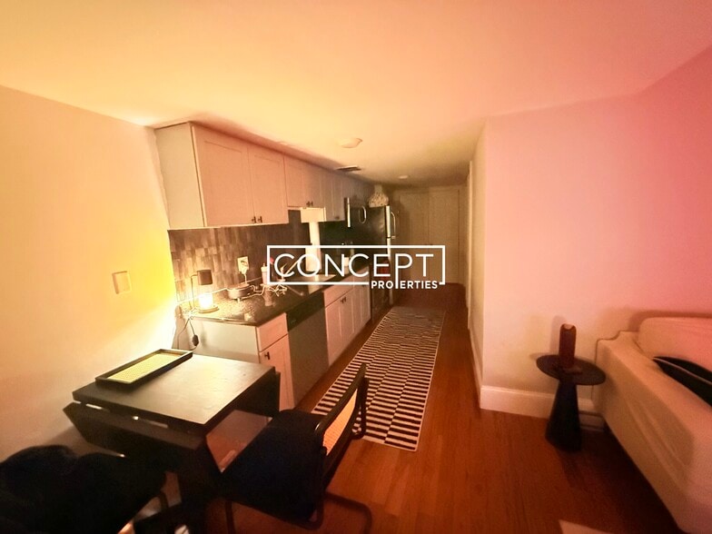 Building Photo - 276-278 Parker Hill Ave. Unit B