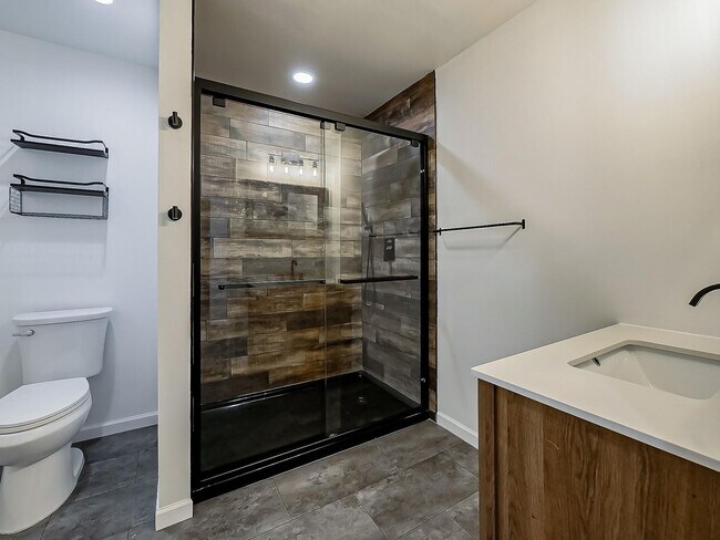 Building Photo - Charming 3-Bed, 2.5-Bath Home in Pinckney!