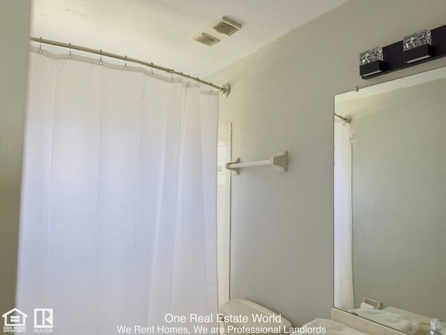 Building Photo - 2504 Woodgate Blvd