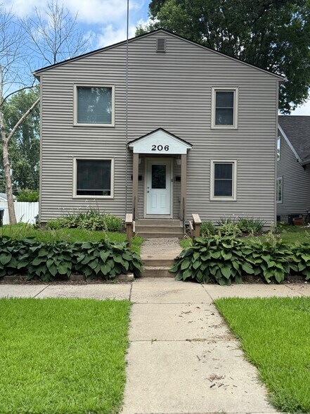 Primary Photo - 206 W 9th St