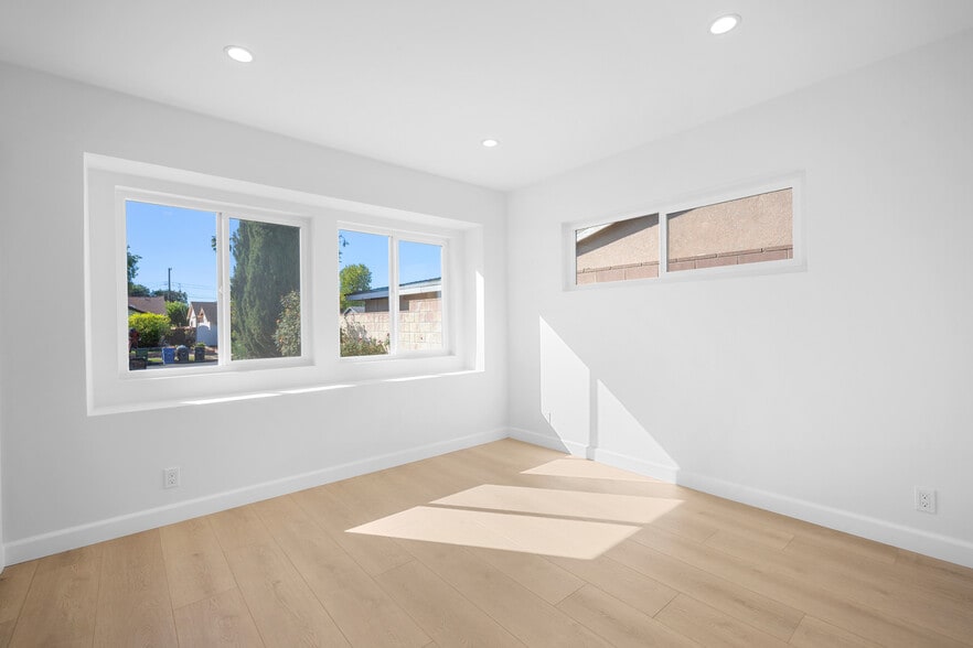 Building Photo - 16057 Knapp St