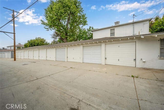 Building Photo - 836 E Carson St