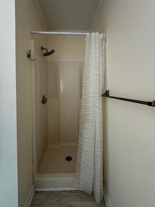 Building Photo - Charming 3 Bed 2 Bath Home with Bonus Room