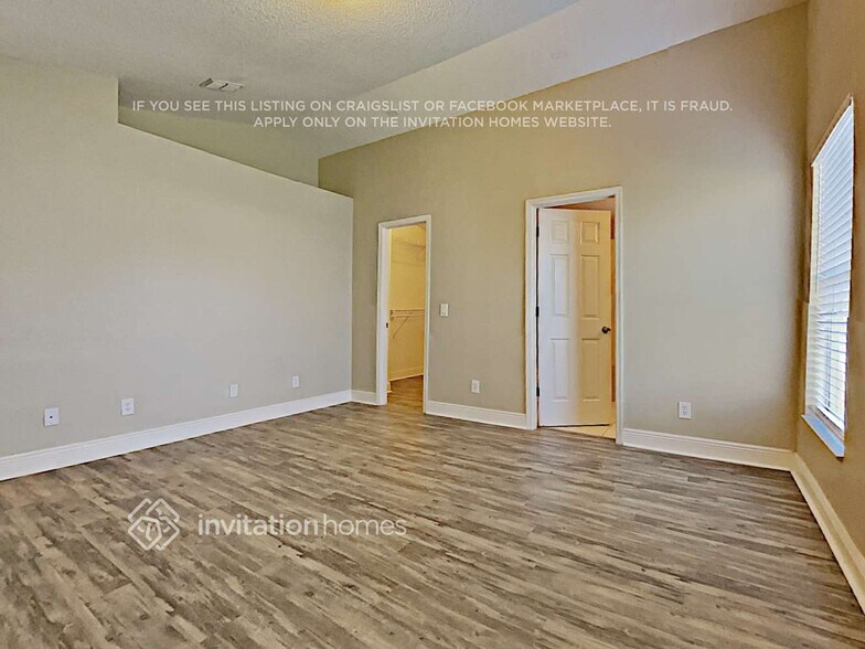 Building Photo - 1718 Snaresbrook Way