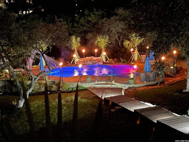 Building Photo - Charming Home Awaits: Spacious & Modern Living in a Prime Location