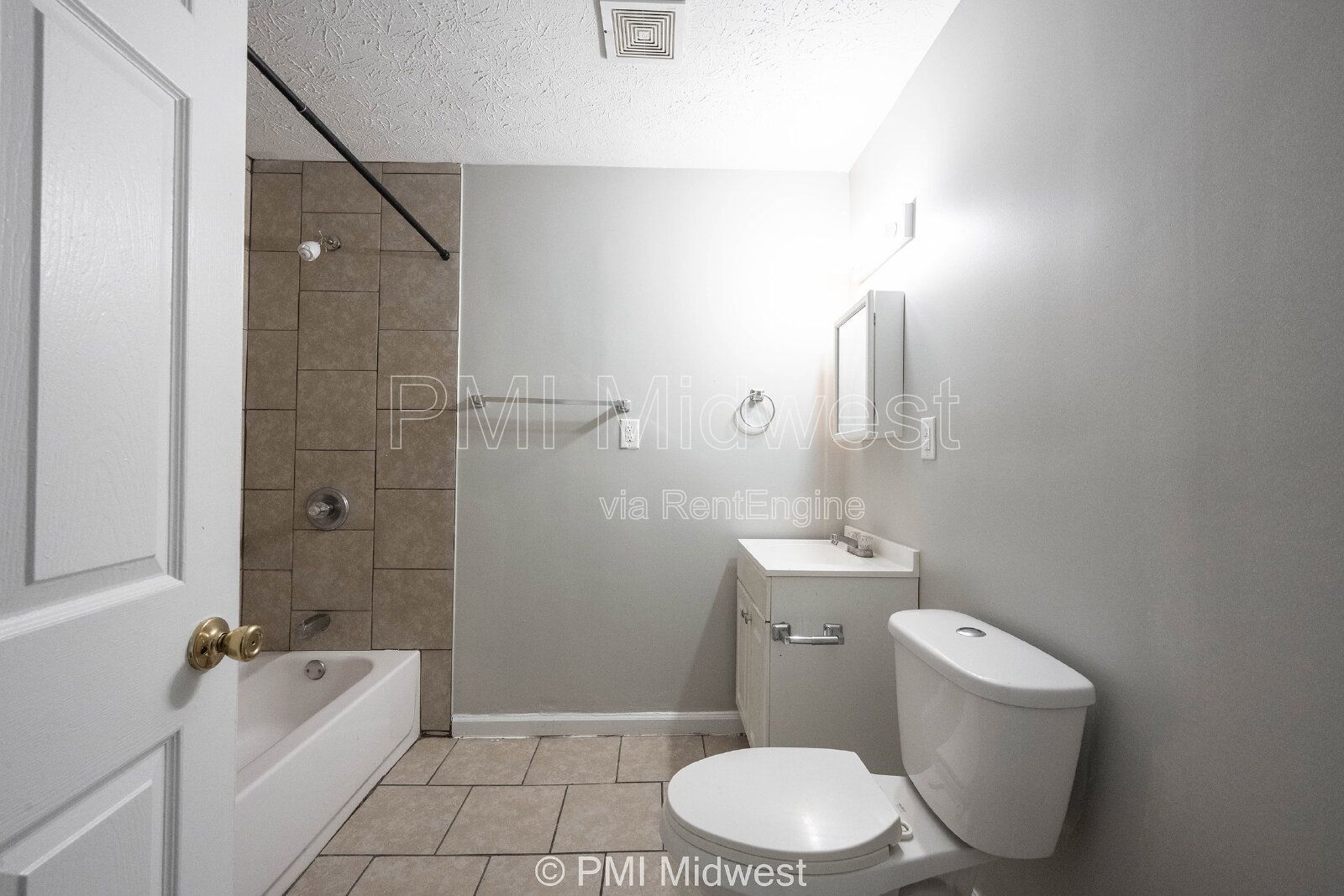Building Photo - 5925 Sunwood Dr