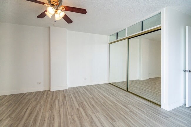 Building Photo - 2355 Ala Wai Blvd