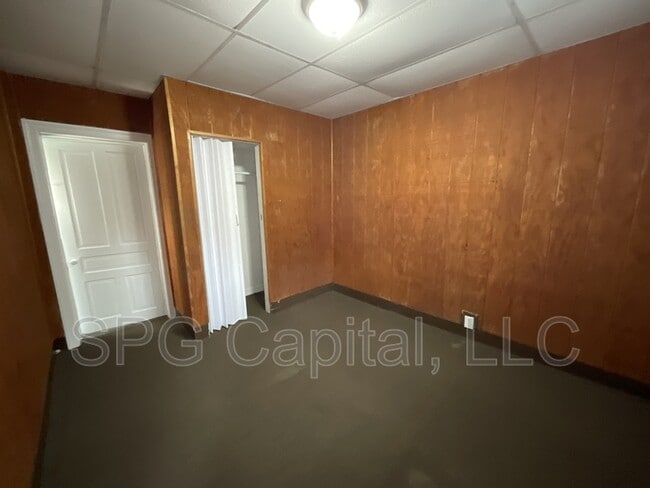 Building Photo - 142 W Jackson St