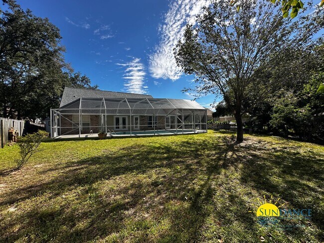 Building Photo - Lakefront home with Enclosed pool centered between Eglin and Hurlburt