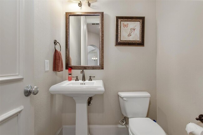 Building Photo - 921 Pine Burst Dr
