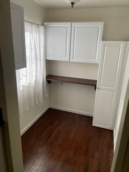 Building Photo - 515 S Indiana St