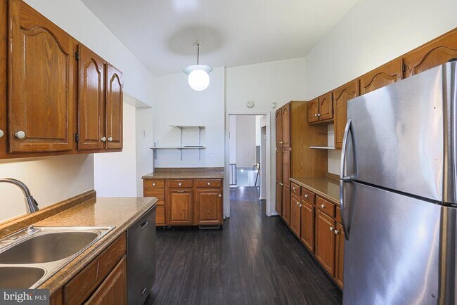 Building Photo - 2421 Lightfoot Dr