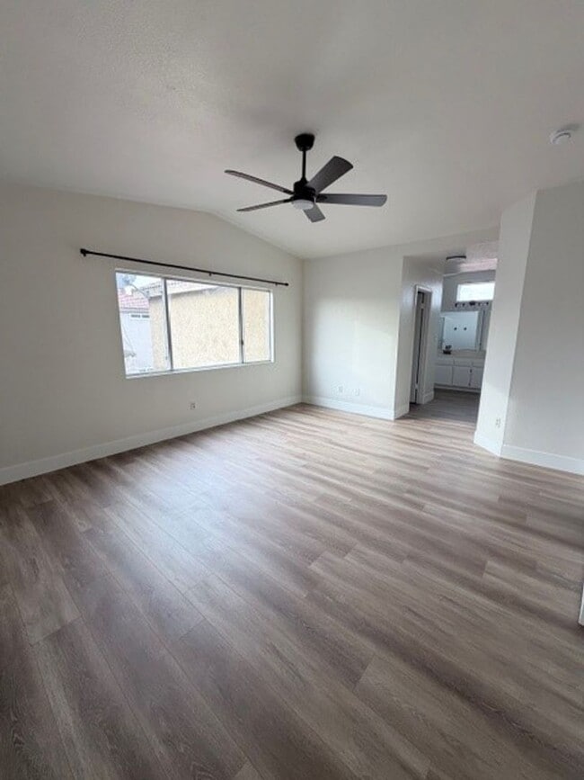 Building Photo - 9405 Salinger St