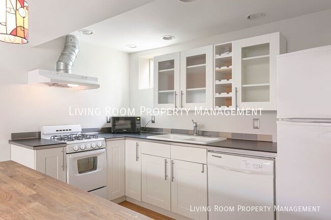 Building Photo - Bright Oversized Basement Apartment in Alb...