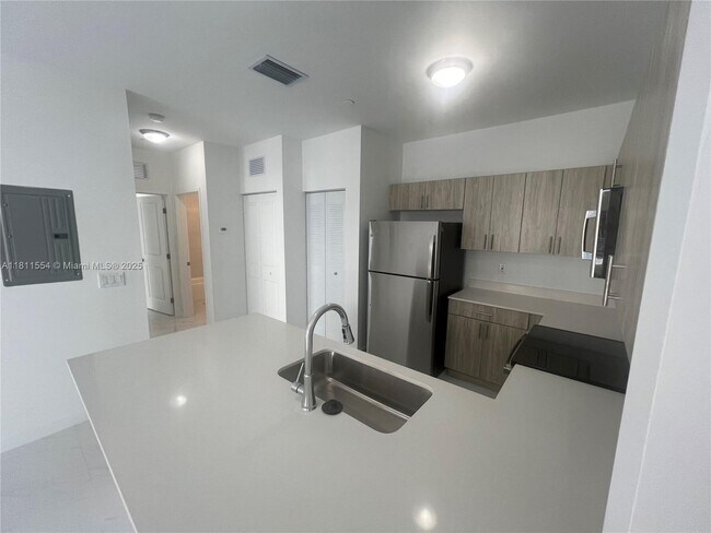 Building Photo - 1010 SW 69th Ave