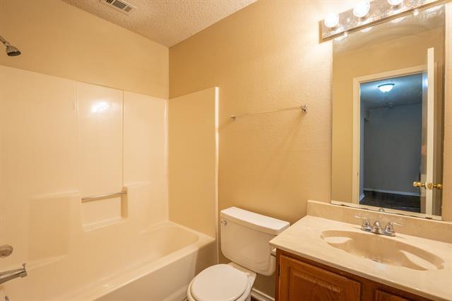 Building Photo - 831 Ash Grove Ln