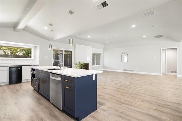Building Photo - 6350 Glennox Ln