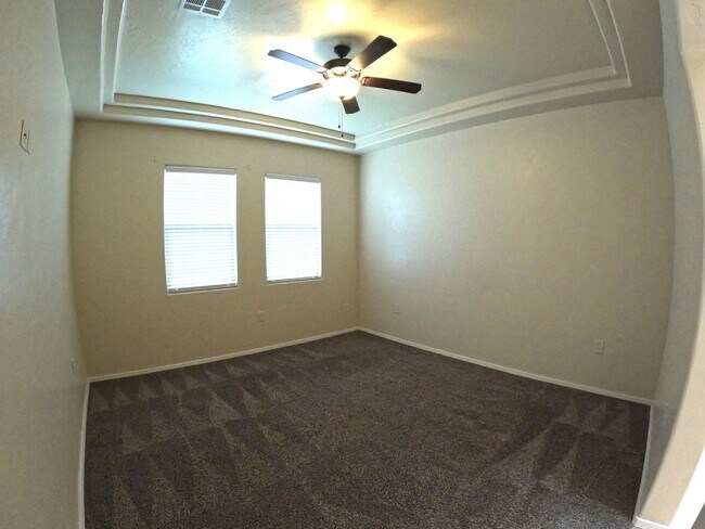 Building Photo - 4071 N Sommerset Ave