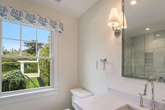 Building Photo - 150 Harvest Ln