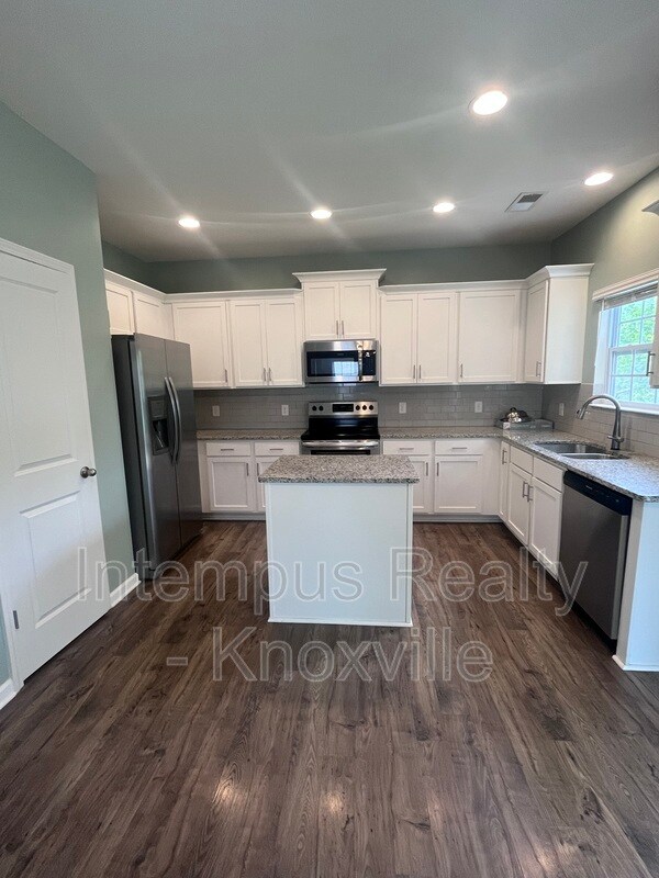Building Photo - 5469 Calvert Ln