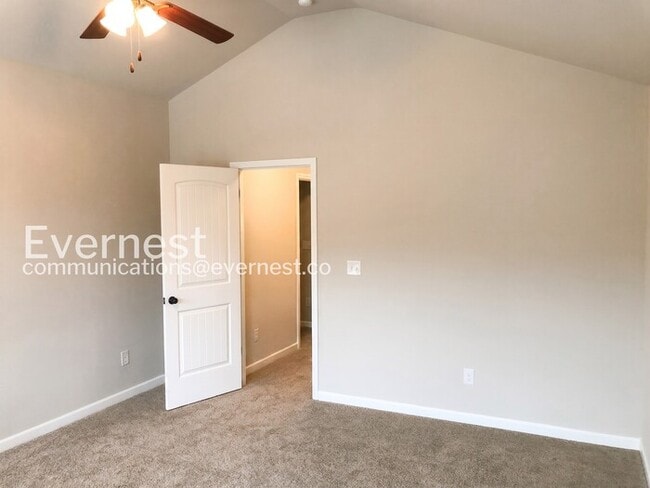 Building Photo - 4 Bed/2.5 Bath Home with Garage / Pet-Friendly / Vouchers Accepted / Available Now!