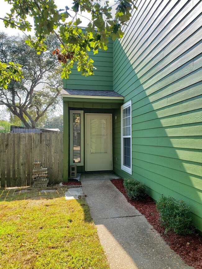 Building Photo - 62 4th Ave